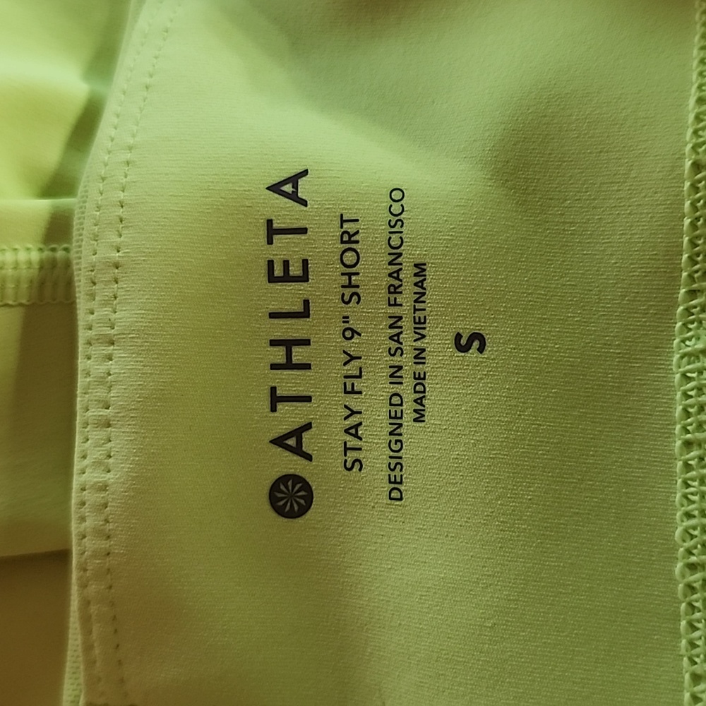 ATHLETA STAY FLY 9" HIGH RISE REFLECTIVE COMPRESSION SNAKESKIN SHORTS SIZE SMALL - Picture 8 of 11